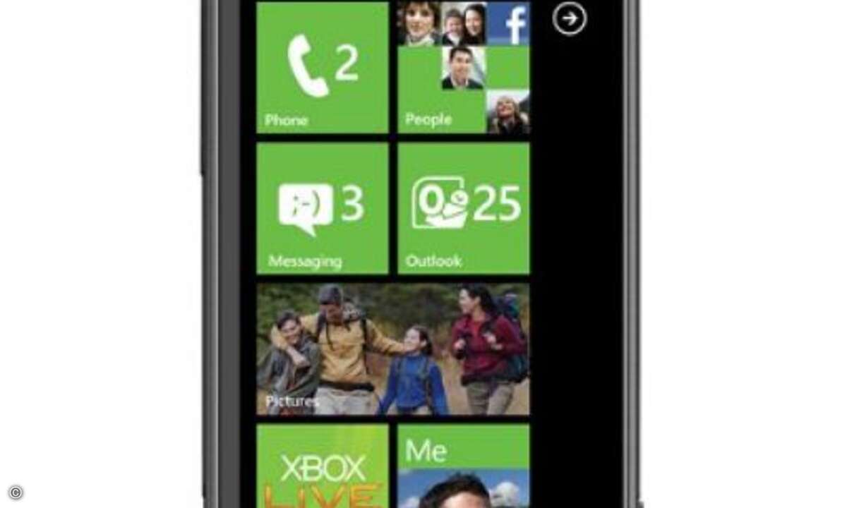 Eher an Gamer richtet sich das HTC 7 Trophy mit seinem 97mm-Touch-Display, einem ausklappbaren Ständer und abgerundeten Ecken, die laut Microsoft ergonomischer für Spiele sind. Neben einem 1 Ghz Qualcomm QSD8250 Prozessor bringt e seine 5 MegaPixel K