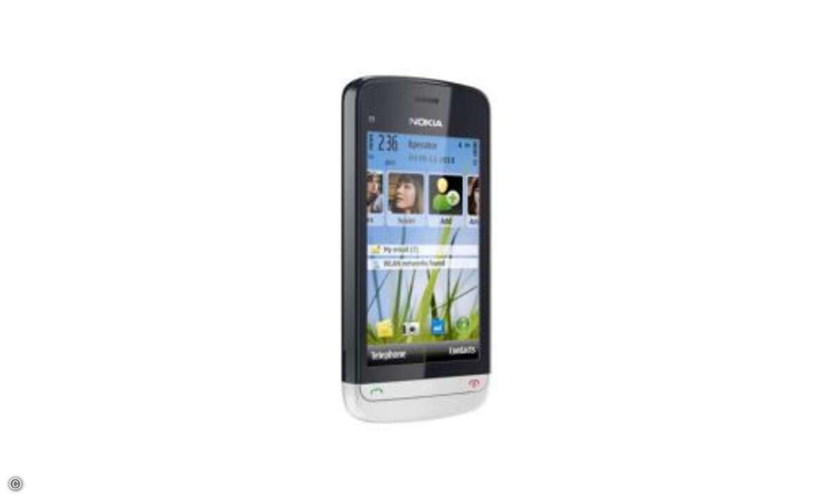 Das Nokia C5-03 soll in der Weihnachtszeit erscheinen und etwa 230 Euro kosten.