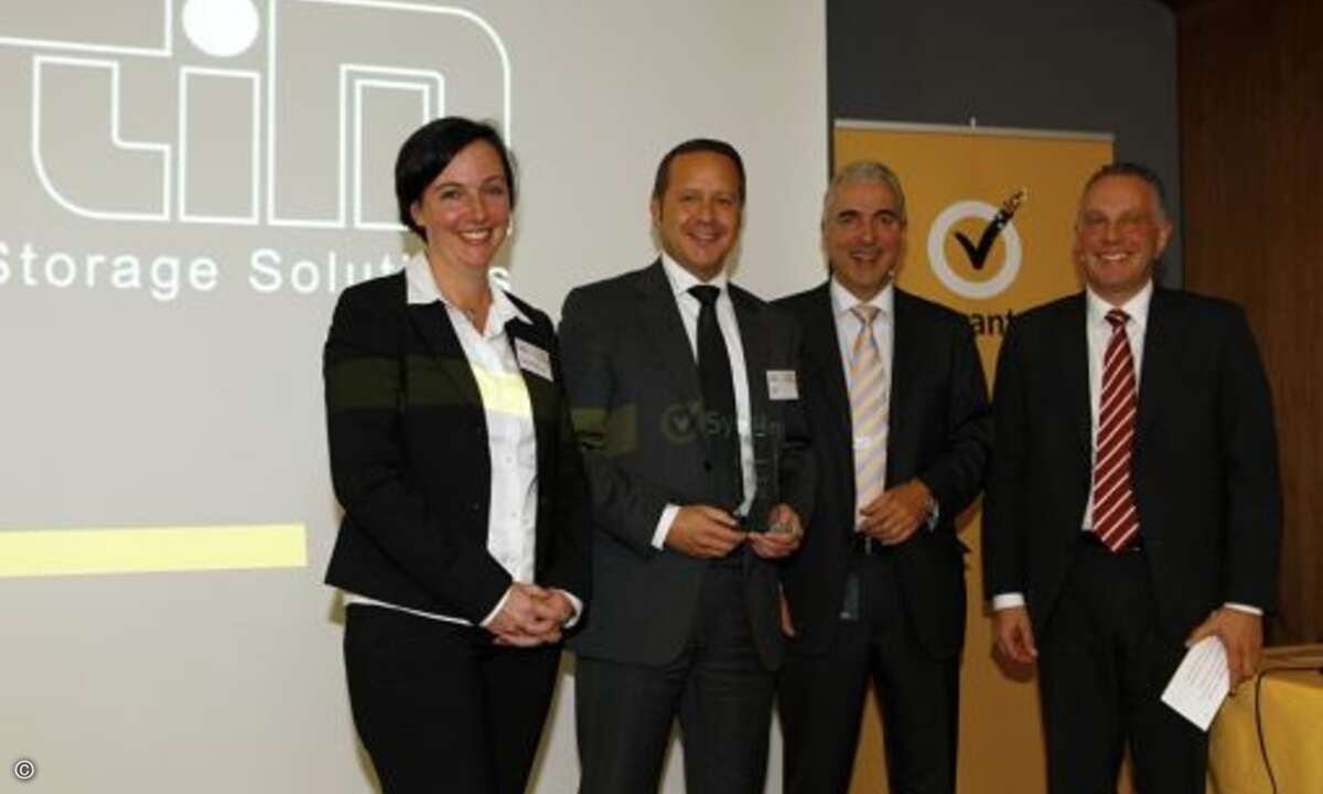 TIM bekam den Award als Value Add Distributor of the Year 2010: Melanie Ehrenreiter (Symantec), Jörg Eilenstein (Symantec), Andreas Zeitler (Symantec), Alexander Neff (Symantec)