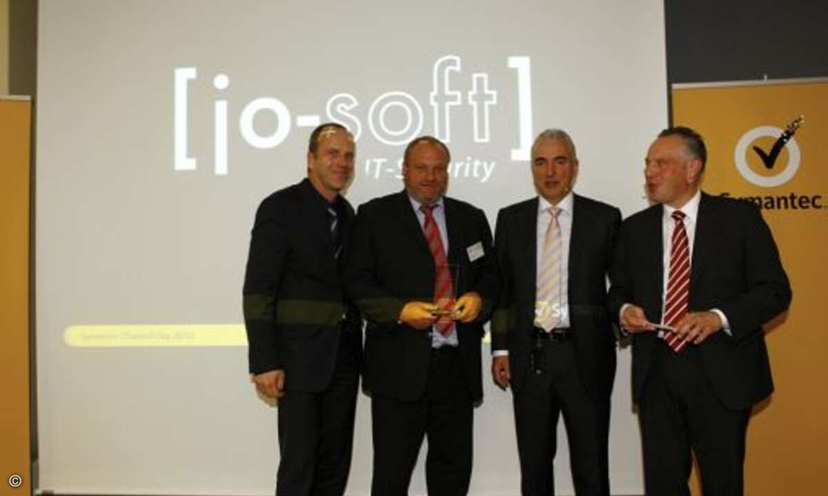 Jo-Soft erhielt den Award für Enterprise Security Partner of the Year 2010: Tom Schwarz (Symantec), Jörg Oberbanscheid (Inhaber Jo-Soft), Andreas Zeitler(Symantec), Alexander Neff (Symantec)