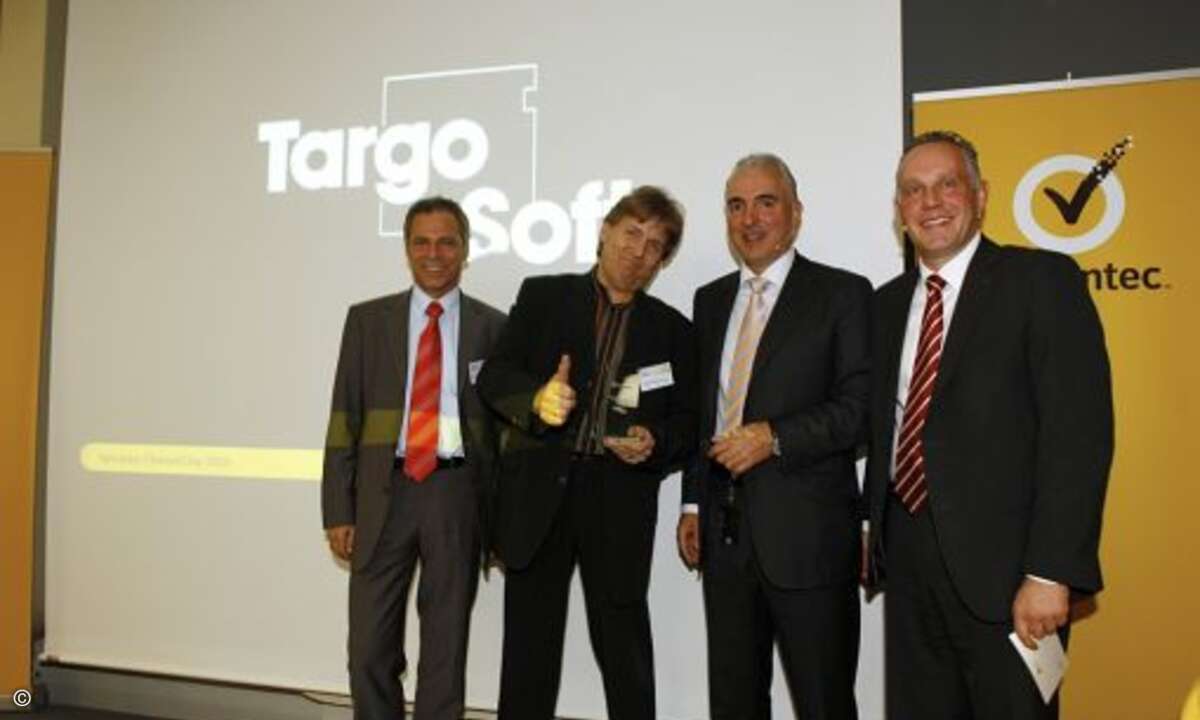 Targo Soft ist Symantecs Data Protection Partner of the Year 2010: Karsten Scheibel (Symantec), Wolfgang Wündsch (Targo Soft), Andreas Zeitler (Symantec), Alexander Neff (Symantec)