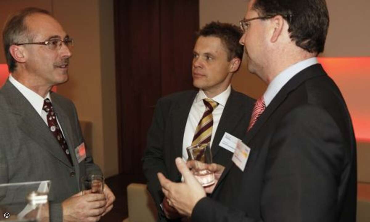 Die Partner nutzten den Channel Day eifrig für Gespräche: Thomasl Heussler (CCP), Udo Kerger (Symantec Hosted Services), Oliver Wiebke (Symantec Hosted Services)