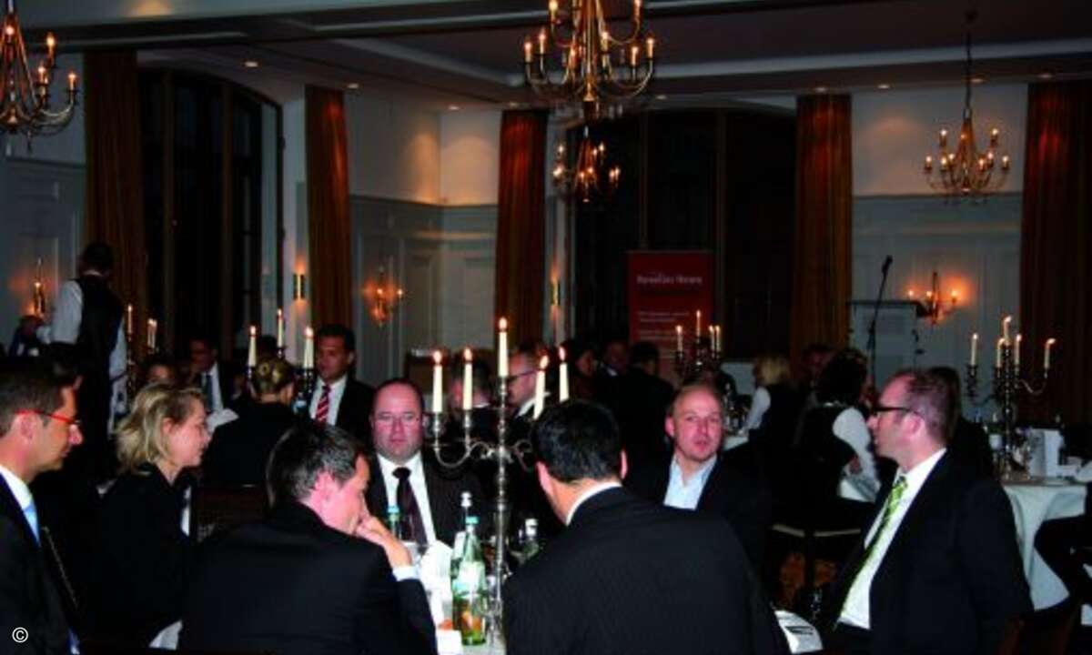Die Distri-Prominenz diskutierte angeregt die Ergebnisses des 10. Distribution Award