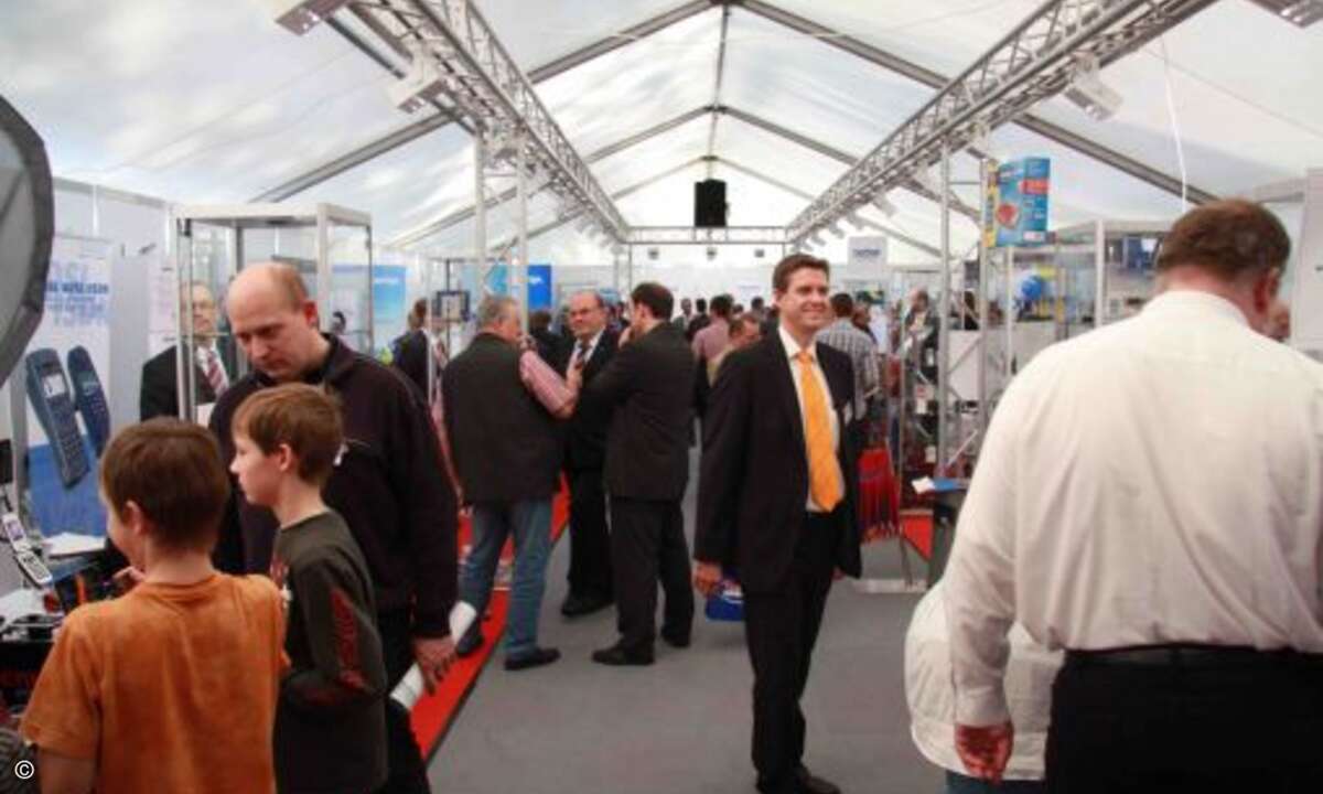 50 Aussteller präsentierten auf dem Event ihre Produkte und Lösungen aus den Bereichen Kommunikationslösungen, Navigation, GSM, Multimedia Datentechnik und Netzvermarktung