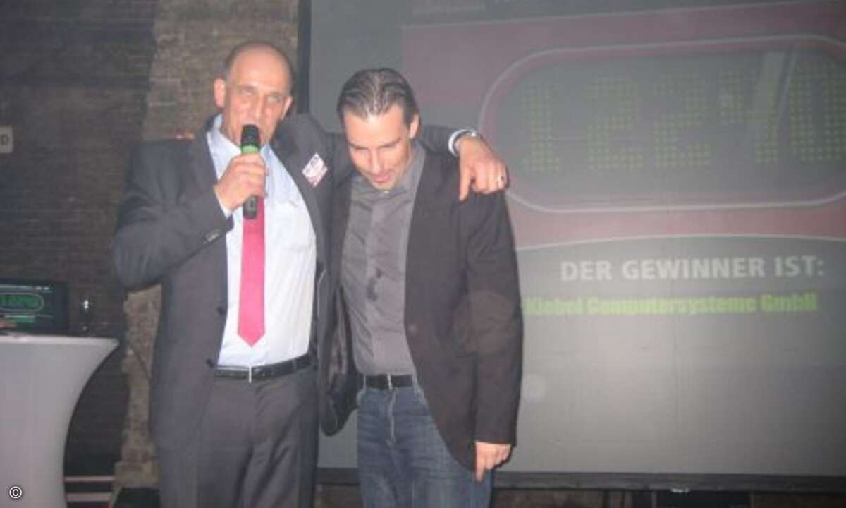 Jörg Rosenkranz von Devil verteilte Tombola-Gewinne an die Hausmessenbesucher