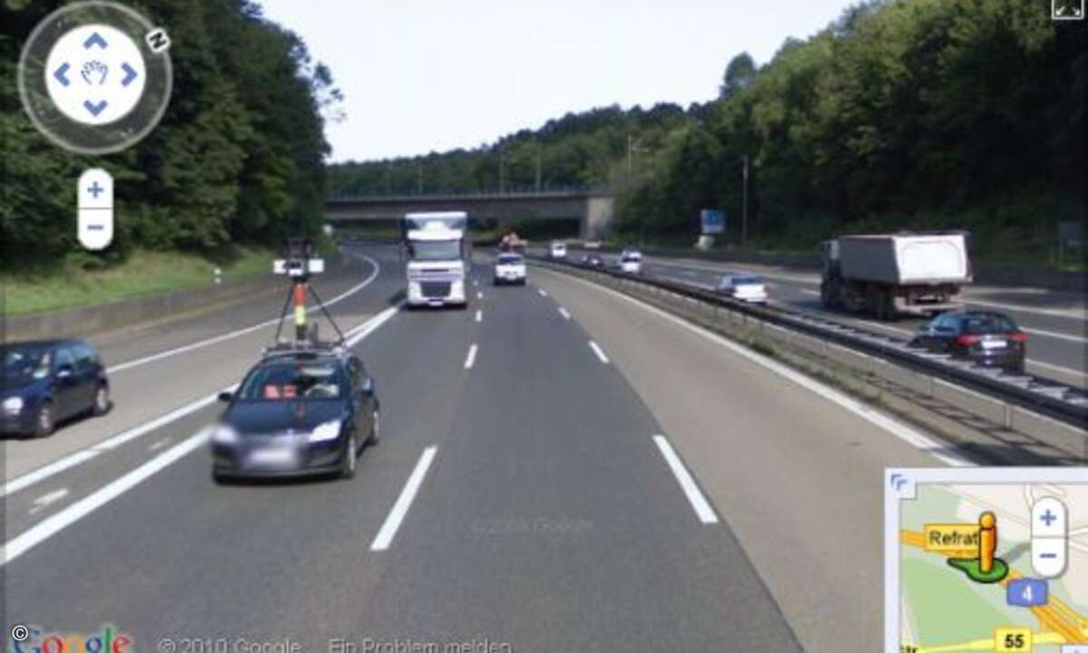 Google-internes Rennen? Eine der seltenen Aufnahmen, in denen ein Kamerawagen einen anderen abgelichtet hat.