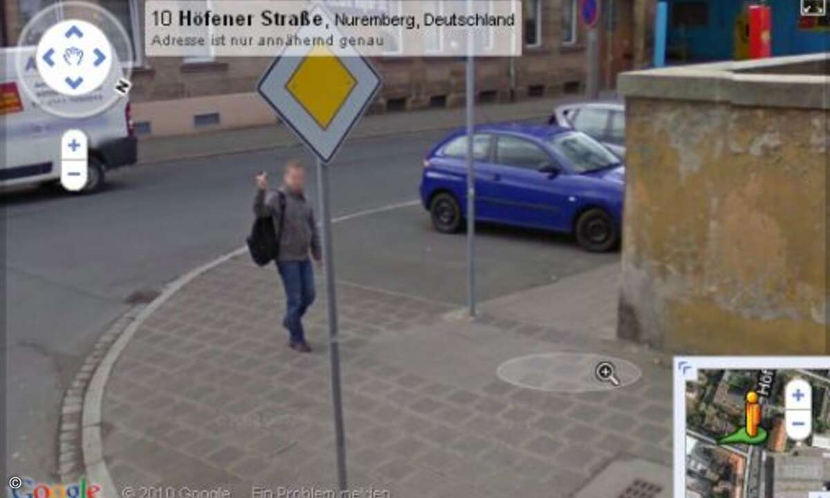 dieser junge Mann teilt der Welt deutlich seine Abneigung gegen Google mit