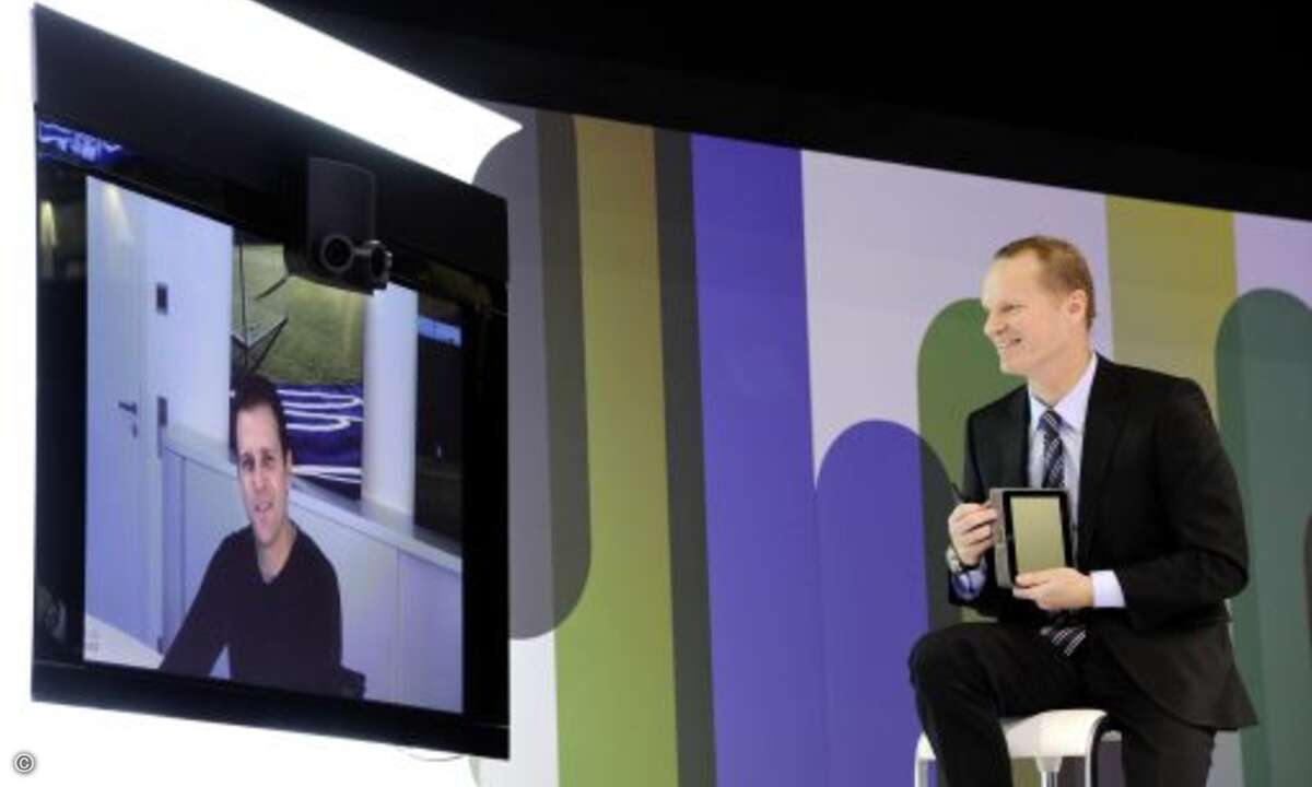 … dafür kam Michael Ganser via Telepresence mit Oliver Bierhoff ins Gespräch