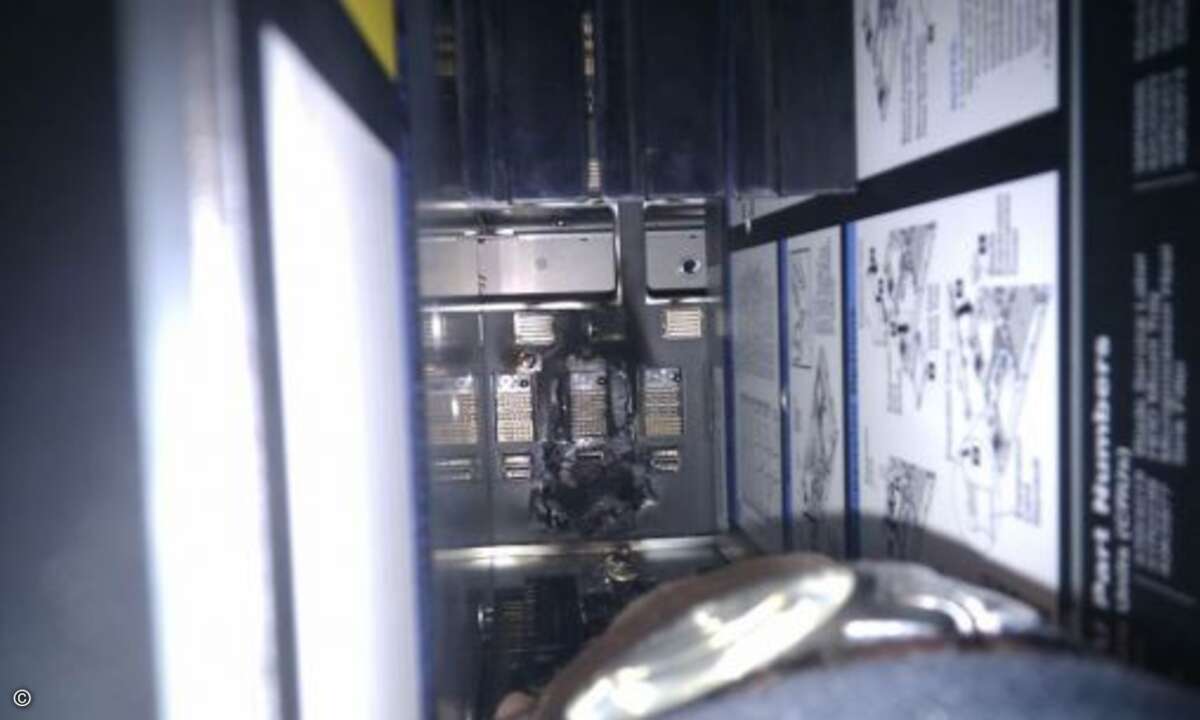 Als die Techniker in den Serverschrank blickten, traf sie der Schlag...