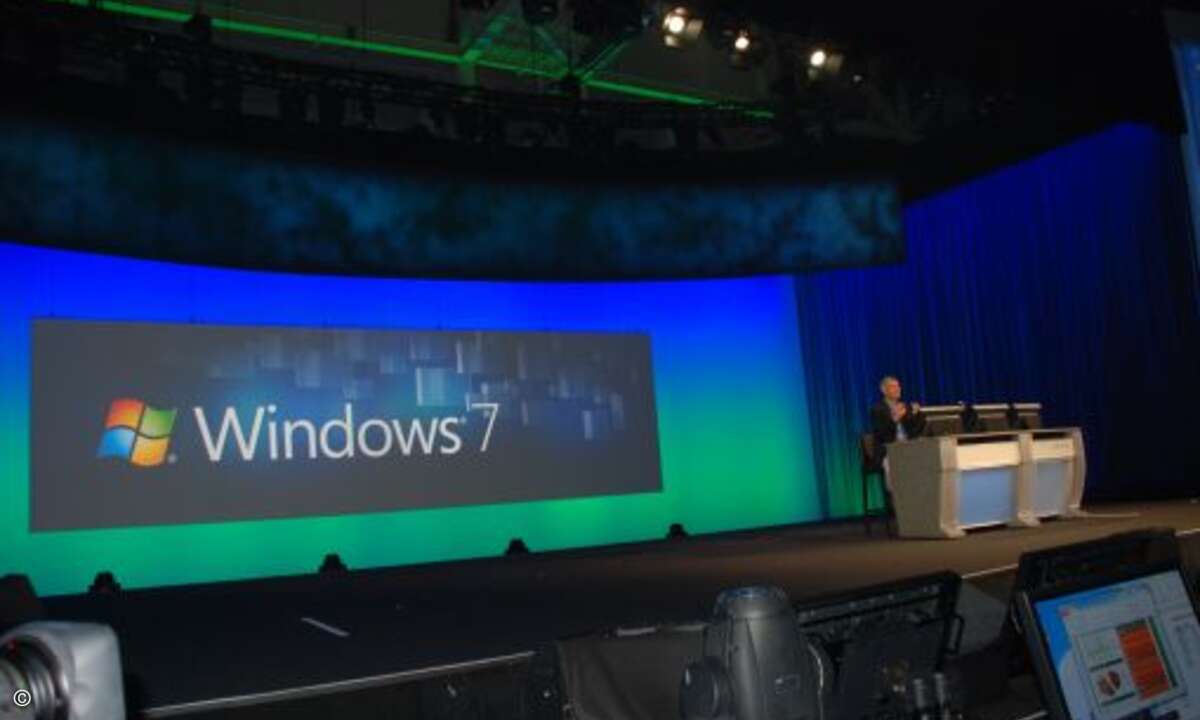 Nach einigen schwereren Jahren voll der Dauerkritik an Windows Vista markierte das Jahr 2010 einen Wendepunkt für Microsoft und wurde zu einem der besten Jahre der Firmengeschichte. Dieser außergewöhnliche Erfolg geht vor allem auf das neue Betriebss