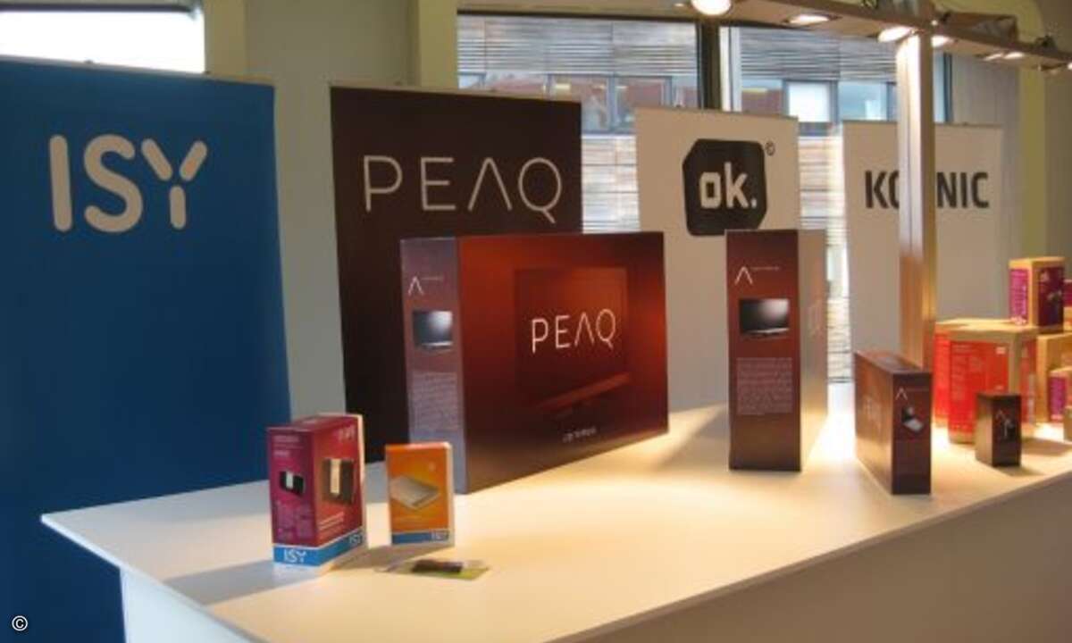 Media Markt greift mit einem Eigenmarkenkonzept die Hersteller an: Mit ok., ISY, Koenic und Peaq stellte MSH schließlich gleich vier Marken vor. Es gibt wesentlich mehr Produkte als von Experten erwartet: Vom Notebook über Fernseher und Kühlschränke