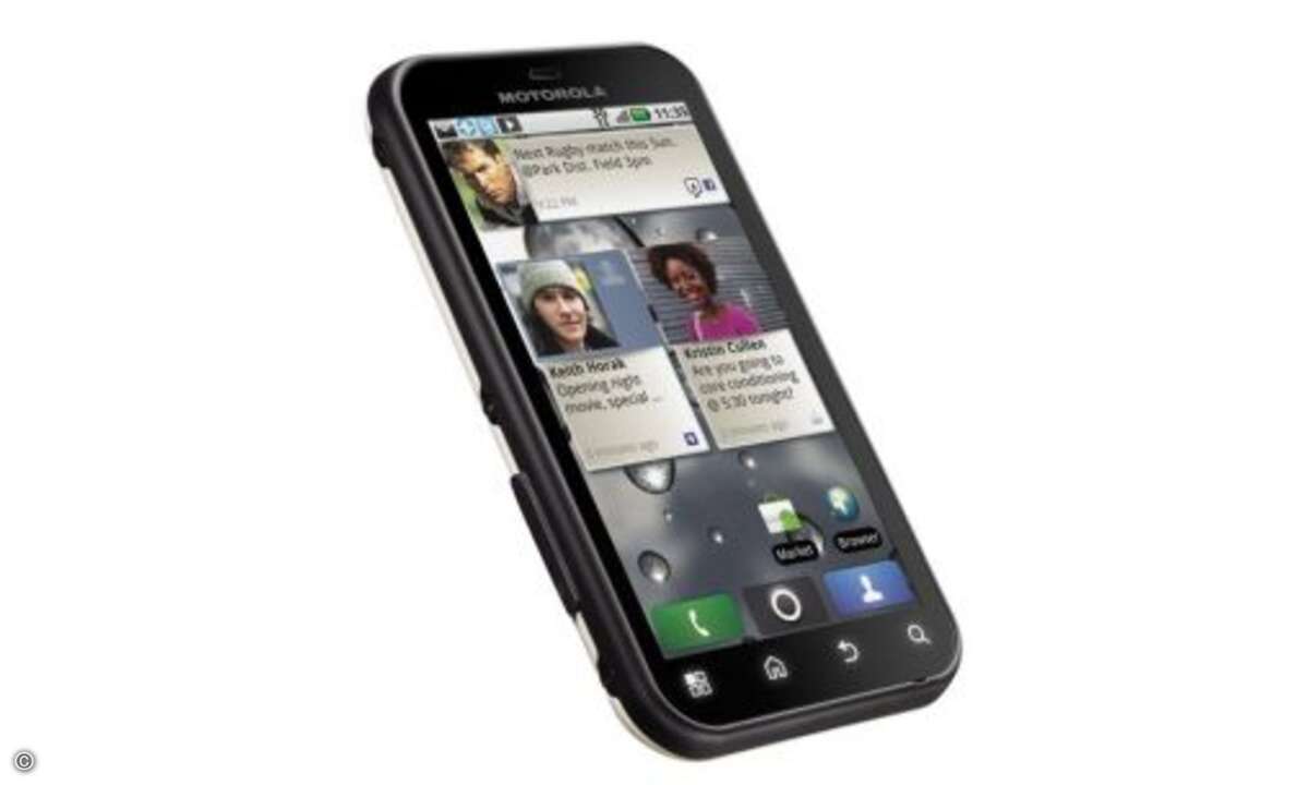 Motorola Defy: Das Defy bietet einen großen Touchscreen und arbeitet mit Android - dieser Haudegen ist damit gleichzeitig ein vollwertiges Smartphone.