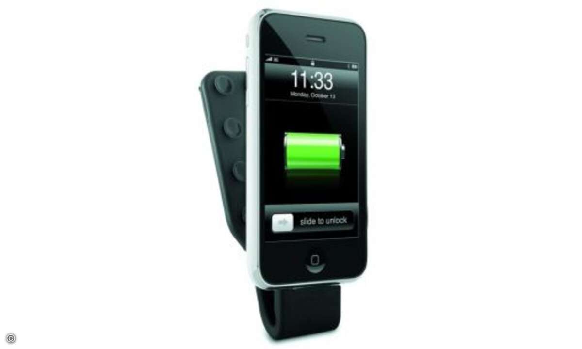 Sauger: Der Philips Akkulader DLA 2260 saugt sich mit Gumminoppen am Rücken von iPhones oder iPods fest und verlängert die Laufzeit. Das Kraftpaket passt in jede Jackentasche und kostet 60 Euro.