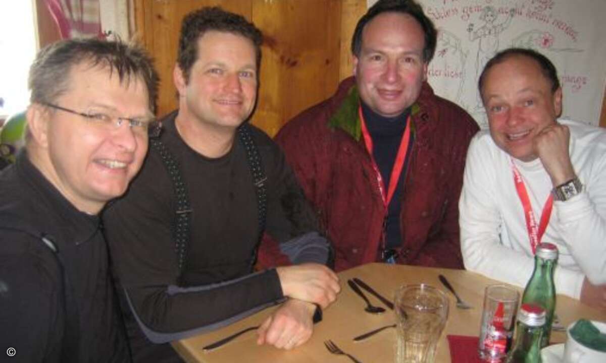 Das Brother-Team kehrt auf der Hütten ein