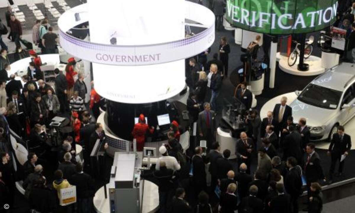 Unterschreiben ohne Stift? Ein Anordnungswesen ganz ohne Papier? Und der neue Personalausweis als Eintrittskarte für das virtuelle Bürgerbüro? Im Public Sector Parc der CeBIT dreht sich in diesem Jahr alles um die Modernisierung in den öffentlichen V