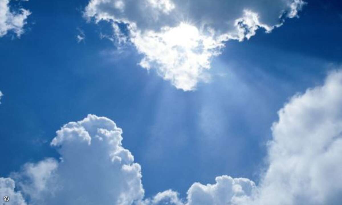Das Schwerpunktthema der Messe ist Cloud Computing: Unter dem Motto »Work and Life with the Cloud« soll aufgezeigt werden, dass diese Technologie inzwischen ausgereift und beherrschbar ist - und somit im professionellen Einsatz und für die Konsumente