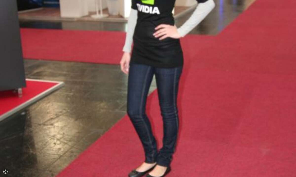 Grafikkartenspezialist Nvidia schickt seine Hostessen gleich in 3D auf die Messe.