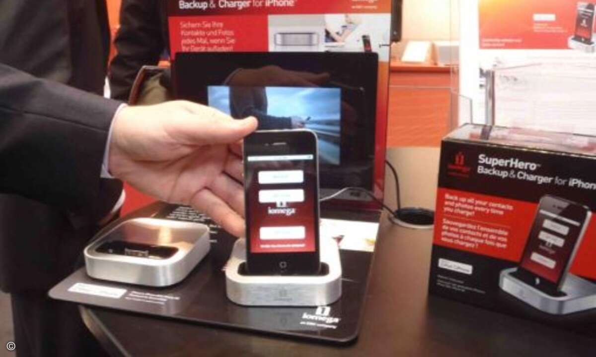 Praktisch und sicher: Die iPhone-Speicher-Dockingstation SuperHero von Iomega.