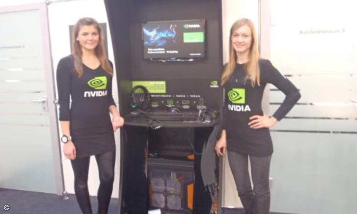 Zum Hingucker am Stand werden jedoch vor allem die beiden Nvidia-Damen.