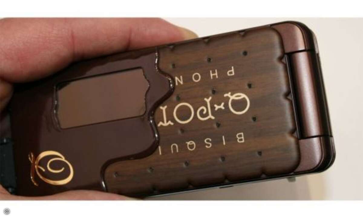 Dieses Handy in Keksform kommt vom japanischen Netzbetreiber NTT Docomo. Das haben wir übrigens nicht in Akihabara entdeckt, sondern auf dem Mobile World Congress im Februar 2011 in Barcelona.