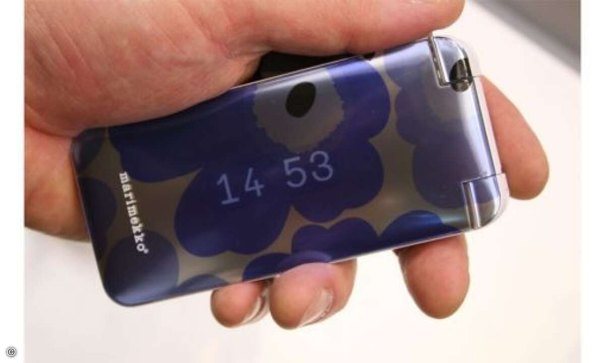 Das Marimekko-Handy gibt's auch in Blau.