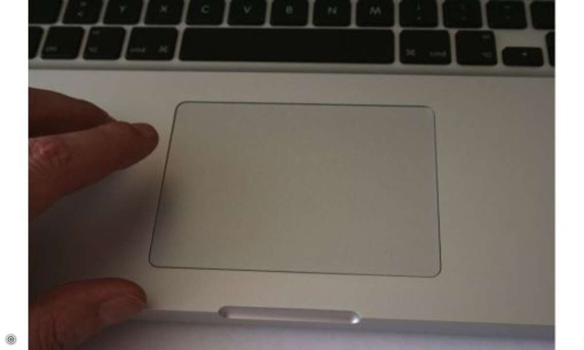 Typisch sind die großen Touchpads mit Multitouch-Fähigkeit Auch wenn es nicht so aussieht, kann man die großen Touchpads