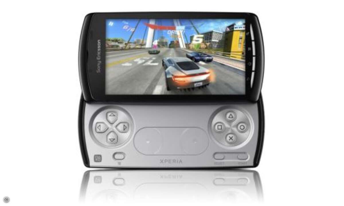 Sony Ericsson Play:
Das langerwartete Spielehandy Sony Ericsson Xperia Play erfügt über ein 10,2 Zentimeter großes Touchscreen-Display mit guter Auflösung (480 x 854 Bildpunkte) und einer üppigen Multimedia-Ausstattung und verfügt über die von der