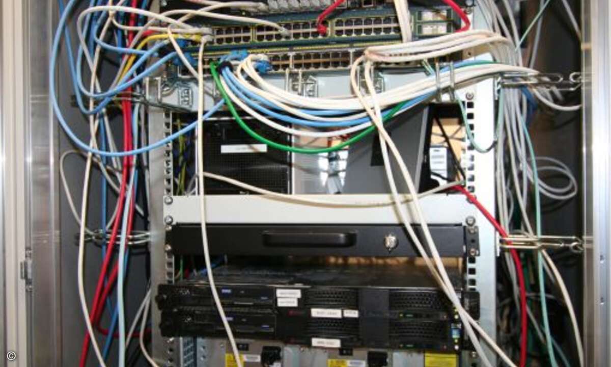 Neben den Display-Lösungen von LG wurde auch das NAS System des Herstellers eingebaut