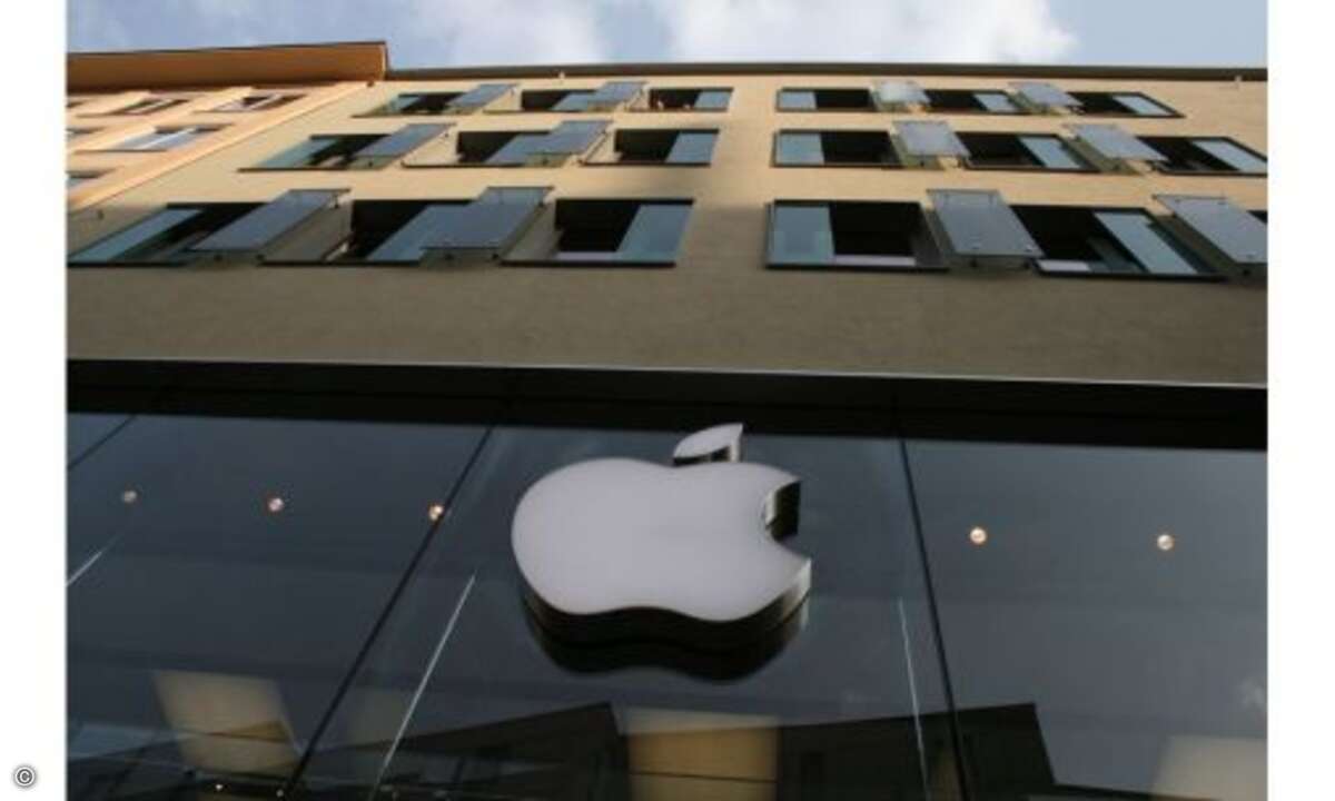 Der AppStore in München in der Rosenstraße am 25.3. bei bestem Wetter: Sonne, 18 Grad.