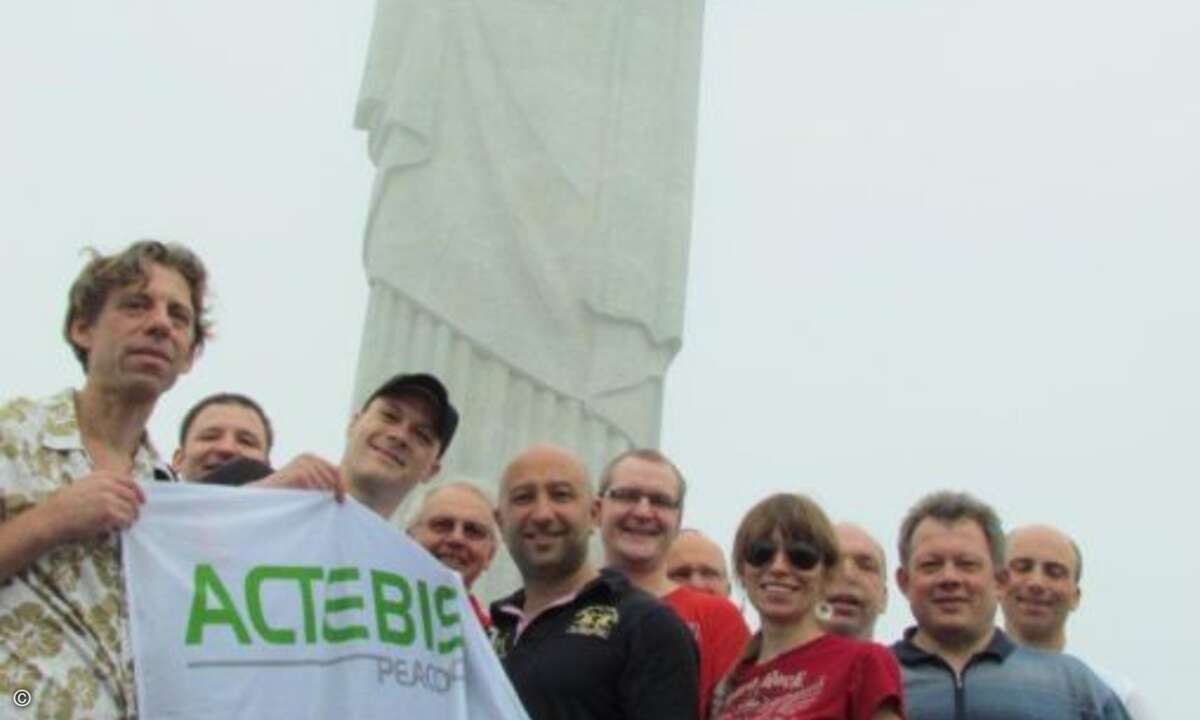 Die Gruppe an der Christus Statue