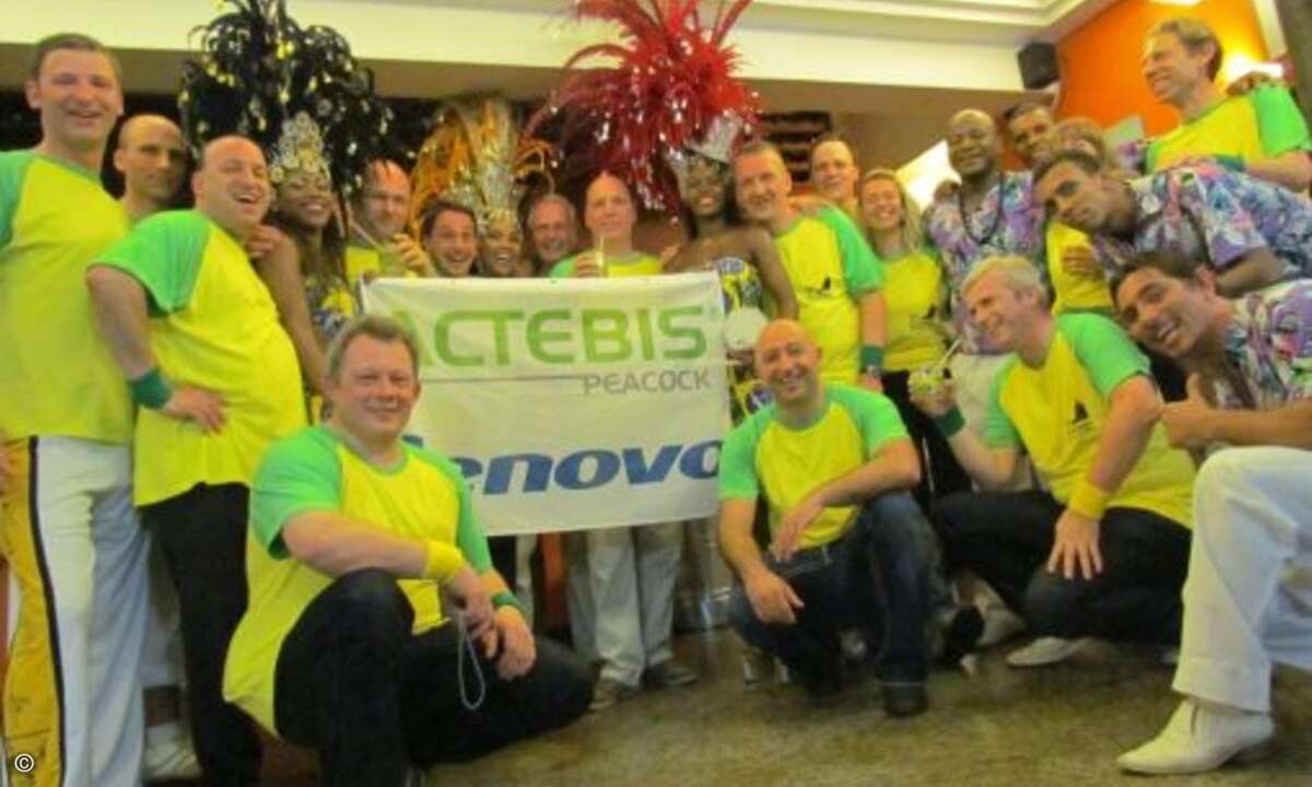 Die Gruppe beim Samba-Workshop