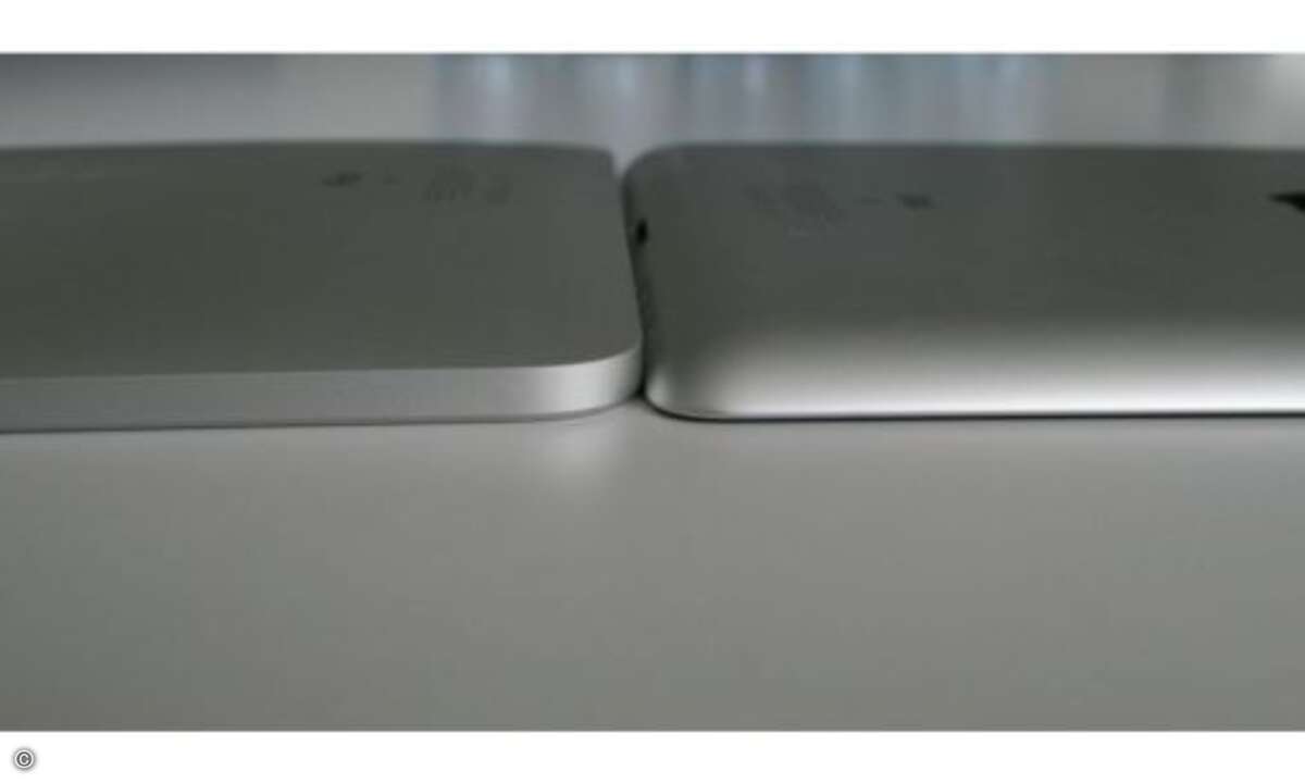 iPad und iPad 2 (rechts im Bild)