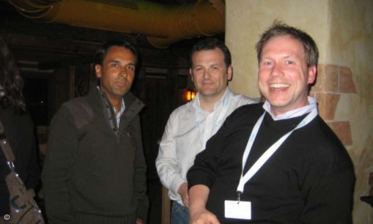 Nils Albrechtsen (Traffix Betwork Partner, Mitte) mit Bijan Taleghani und Rocco Frömberg (beide TIM)