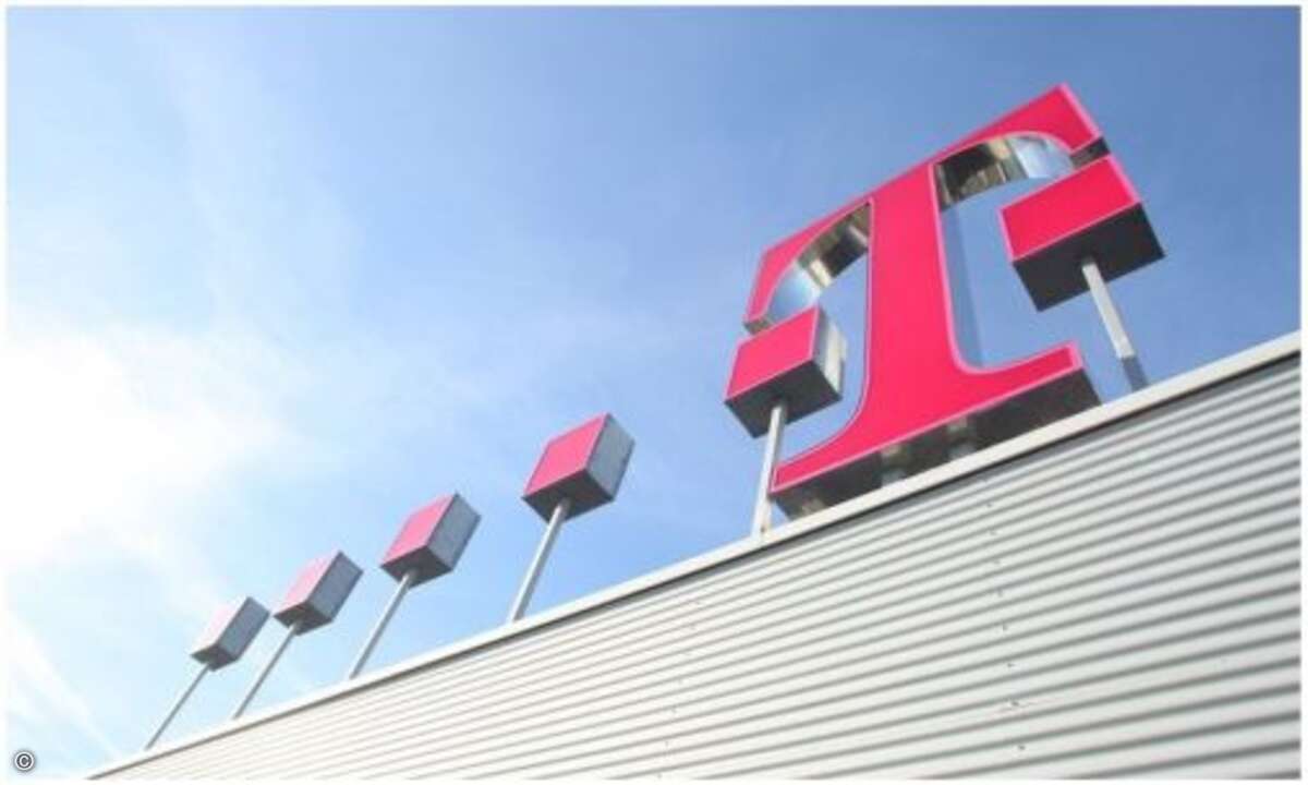 Telekom im Sommer mit Weekflat Dass man mit unzufriedenen Kunden kein Geld verdienen kann, weiß auch die Telekom und bringt stufenweise neue Angebote, die für Privat- und Geschäftskunden gleichermaßen gelten: So gibt’s den Daypass Europe S für 1,95