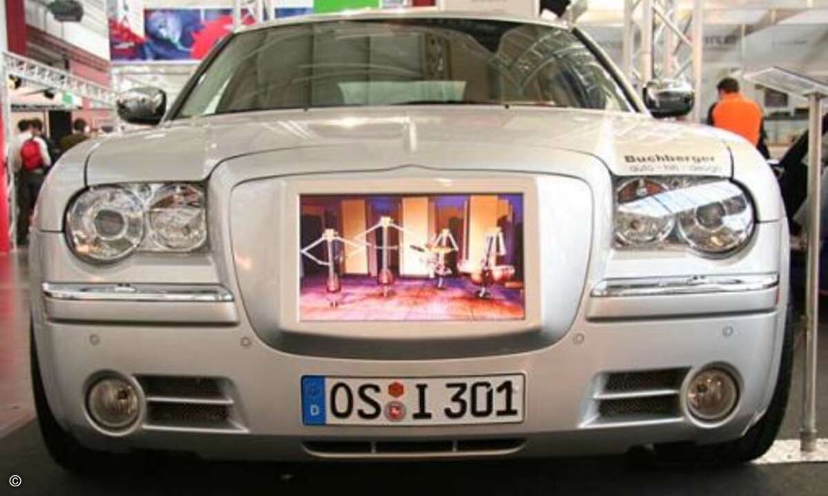 Wenn man schon zu nah auffährt, sollte der Vordermann wenigstens auch was davon haben und ein wenig Fernseh schauen können im Rückspiegel...