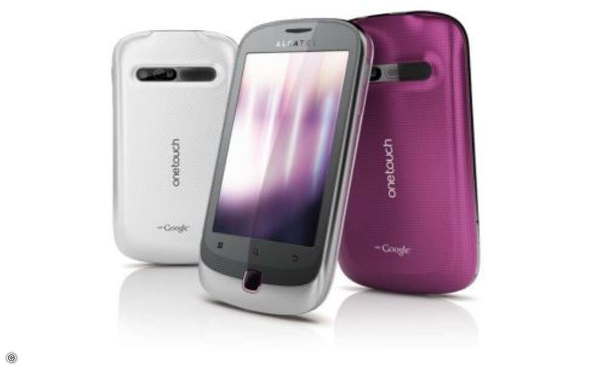 Alcatel One Touch 990
Das Alcatel One Touch 990 soll vom Start weg mit 20 installierten Applikationen ausgeliefert werden. Android kommt in der Version 2.2 alias Froyo, der kapazitive Bildschirm misst 3,5 Zoll in der Diagonalen. Mit HSDPA und 5-Me