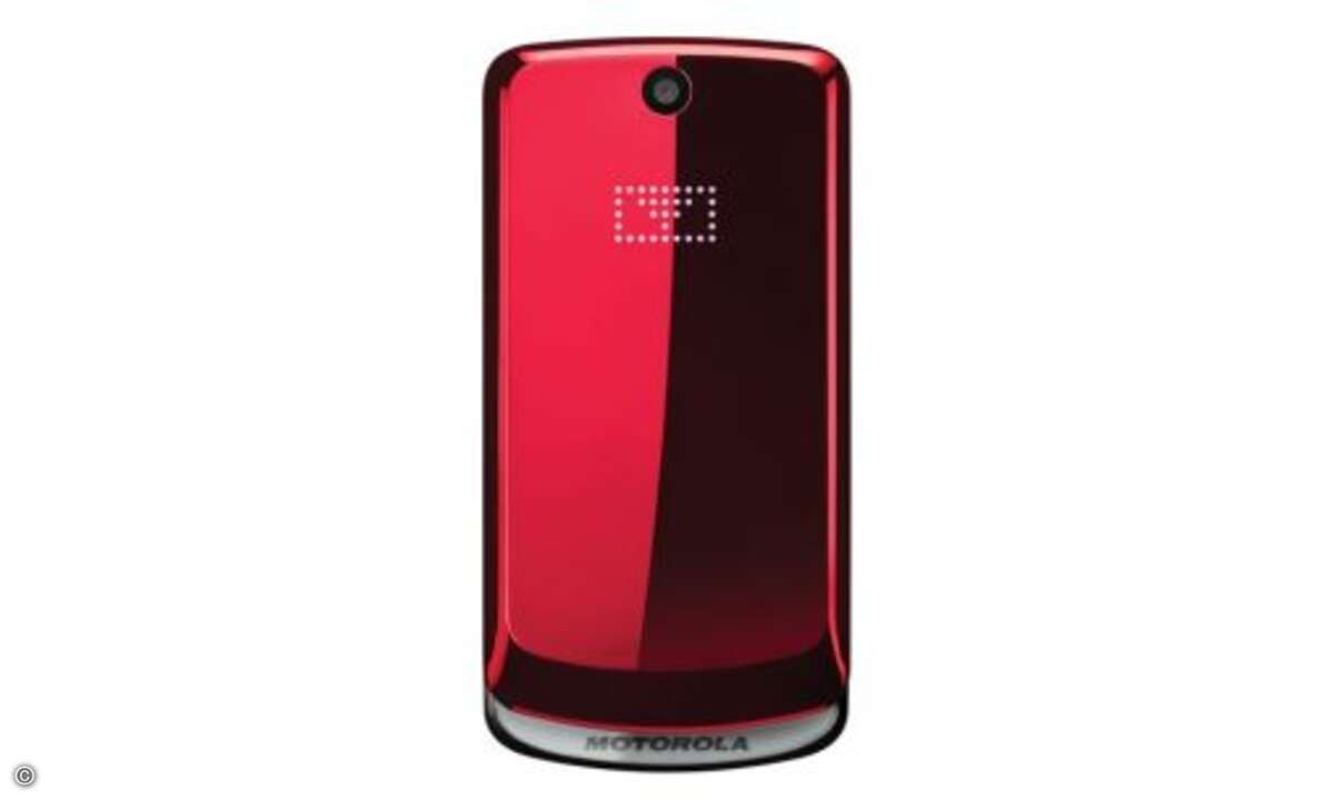 Motorola Gleam
Dieses Klappen-Handy im RAZR-Design gibt es auch in dezentere Farben. Aufgrund der sehr übersichtlichen Ausstattung eignet es sich vornehmlich zum Telefonieren und SMS versenden. Unter der Klappe versteckt sich eine sehr große, komf