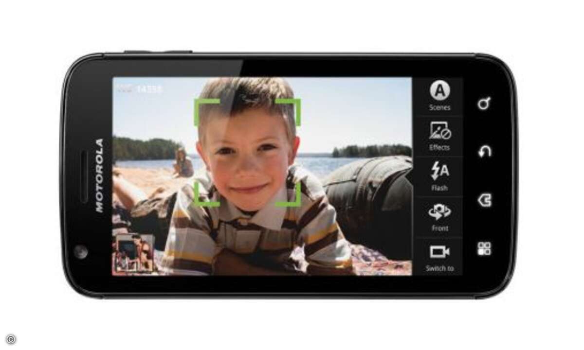 Dieses Android-Smartphone mit Doppelkern-Prozessor gehört zu den interessantesten Neuheiten. Denn Motorola bietet zum Atrix neben einem Multimedia-Dock für zu Hause eine Art Laptop, in dem das Atrix als die zentrale Recheneinheit dient.
Im 3. Quar