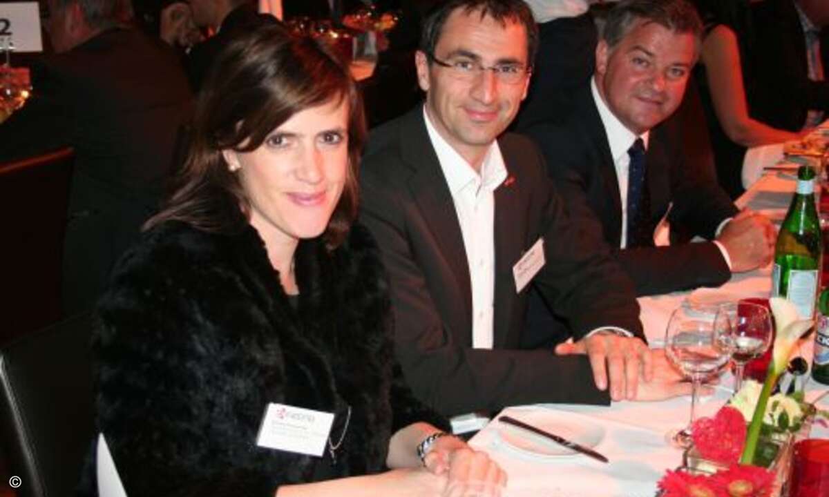 Die Distribution umringt die Systemhäuser: Simone Frömming von Tech Data, Martin Mayr von Cancom und Marcus Hammann von Tech Data