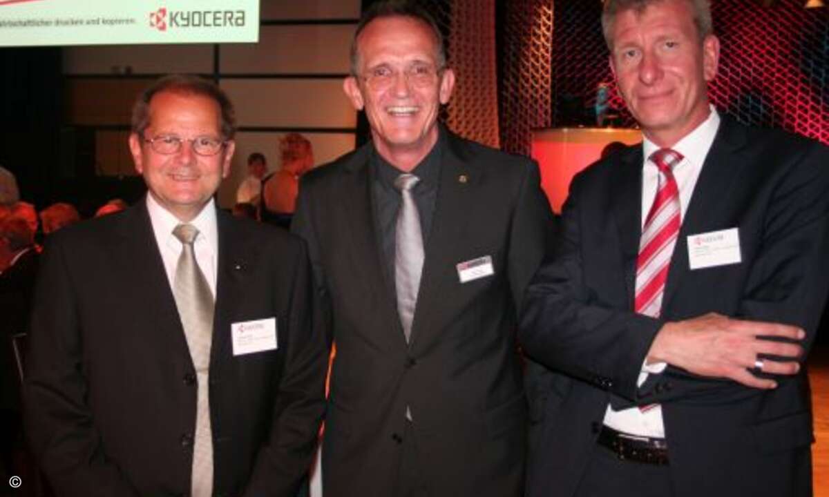 Immer im engen Kontakt mit den Partnern: Reinhold Schlierkamp (mitte) mit Jochen Pahl (links) und Jens Hilker von Hilker & Pahl