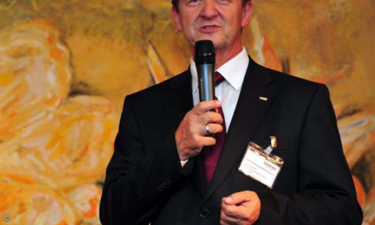 Brother-Chef Lothar Harbich begrüßt die Gäste