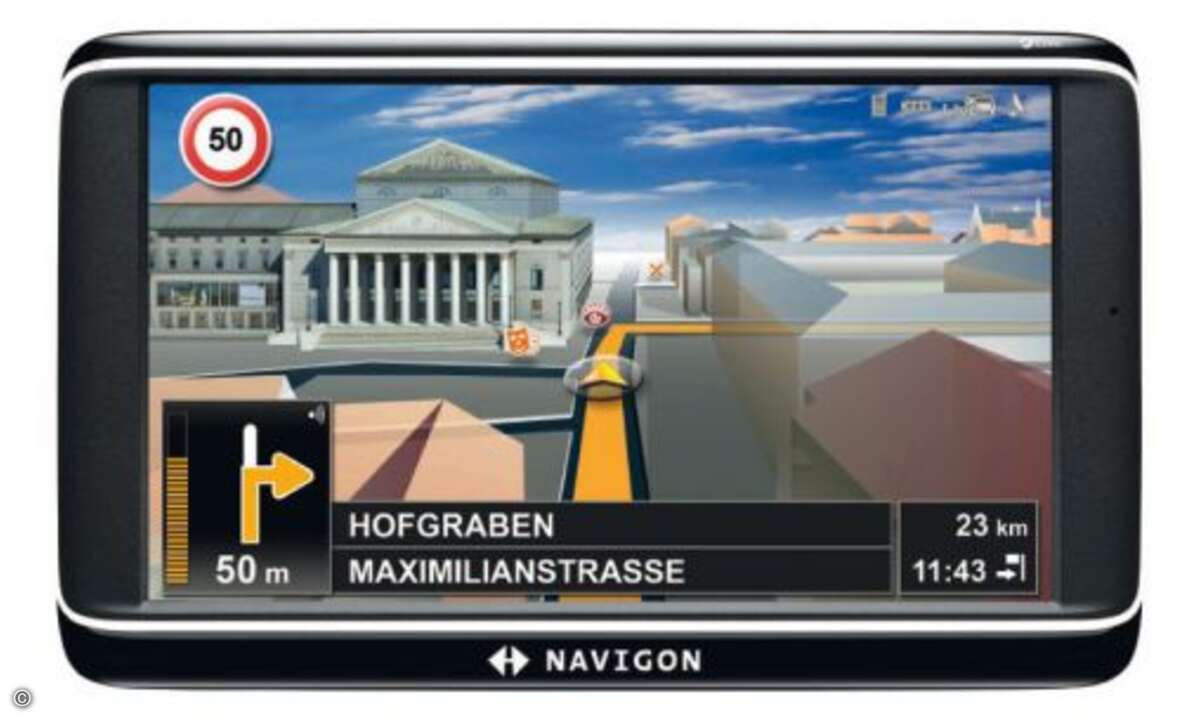 In der Navigon 70er Serie ist die 299 Euro teure Version Premium Live das aktuelle Topmodell – das Design-Navi 8450 Live mit ähnlichem Funktonsumfang ist aber weiterhin erhältlich. Auch
bei Navigon steht der Live-Dienst im Vordergrund, und wie bei