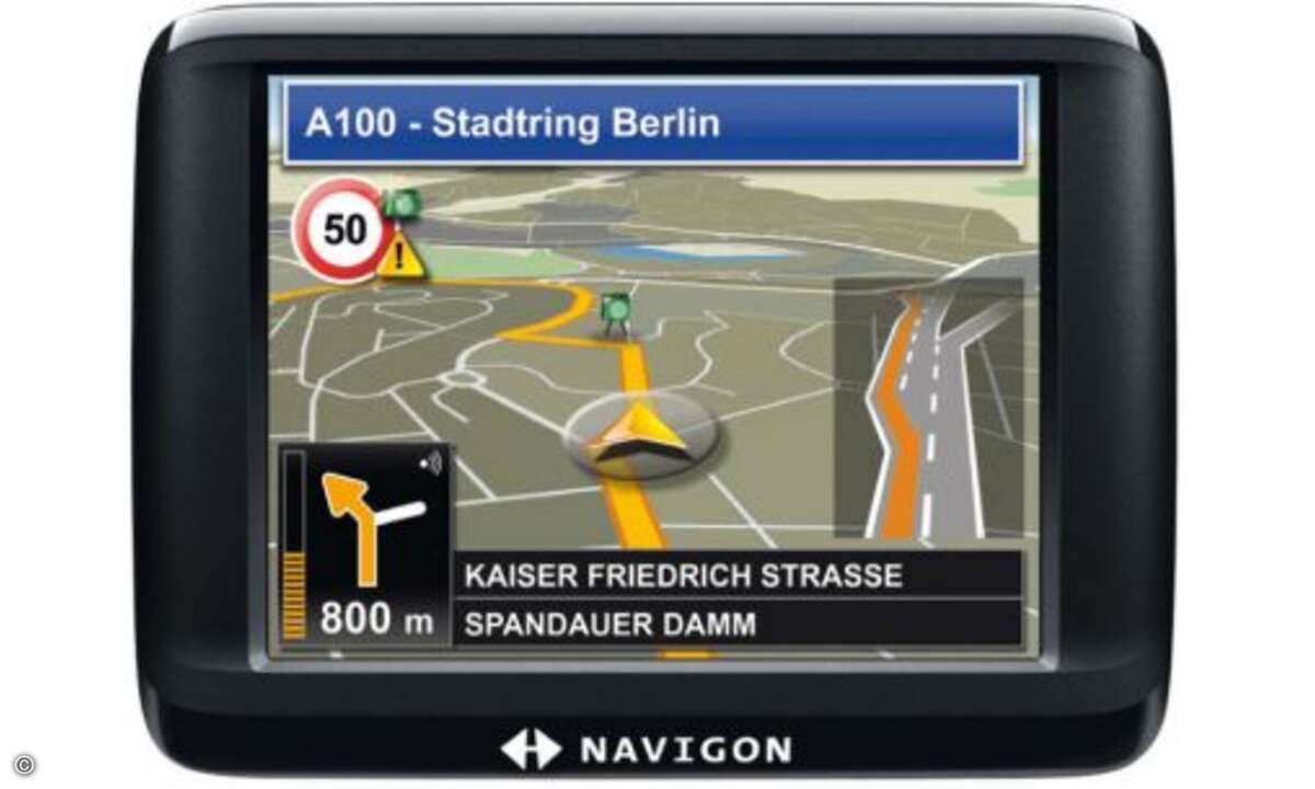Da ist sie, die Unter-100-Euro-Markennavi. Navigons 20 Easy kostet trotz Europa-Karte mit 20 Ländern nur 99 Euro – und nicht mal TMC fehlt. Klar, dass zu diesem Preis nur ein 3,5-Zoll-Display möglich ist – und aufgrund des etwas kleinteiligen Menüs i