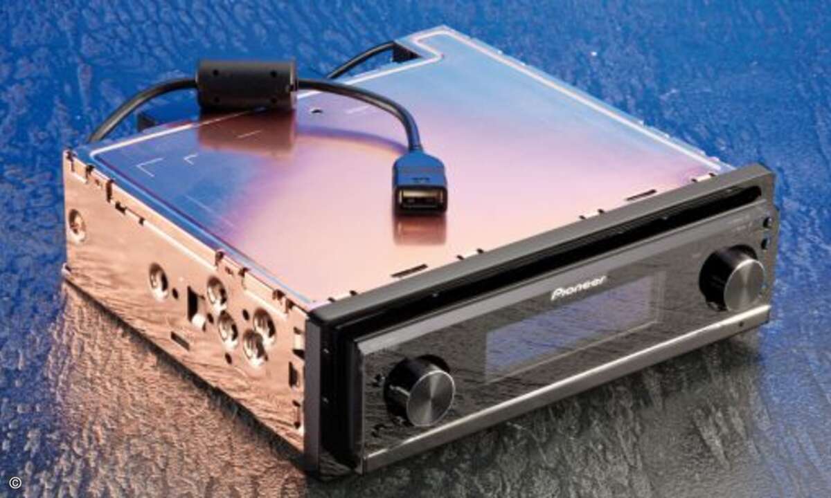 Modernes High-End:

Dass diese Datenformate keineswegs im Widerspruch zum High-End-Gedanken stehen, zeigt der Boom von Netzwerk-Playern, den der Home-HiFi-Markt aktuell erlebt. Denn was auf einer CD an Daten gespeichert ist, lässt sich ja verlustfr