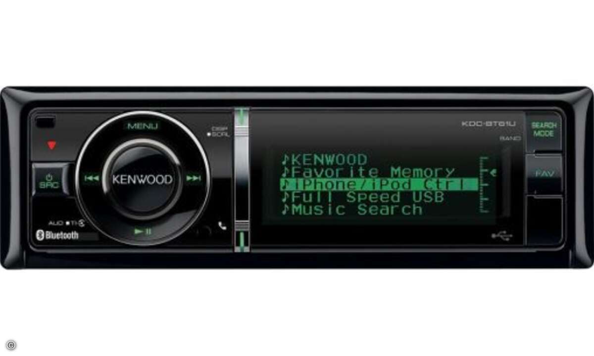 Das Radio gefiel bei unserem Klang- und Empfangstest mit seinem klaren und kräftigen Sound, reagierte allerdings etwas träge auf Frequenzwechsel. Außerdem bietet das Kenwood einen Direktanschluss für iPhone und iPod.