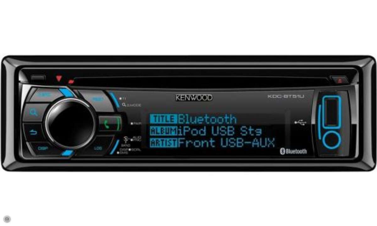 Rundum gelungenes Radio:

Ausstattungsmäßig entspricht das BT51U dem BT41U, will heißen: Es bietet eine Bluetooth-Freisprechanlage, USB-/iPod-/iPhone-Anschluss plus Klinken-Aux-In auf der Front sowie Aktivweichen und einen Equalizer. Die Anzahl der