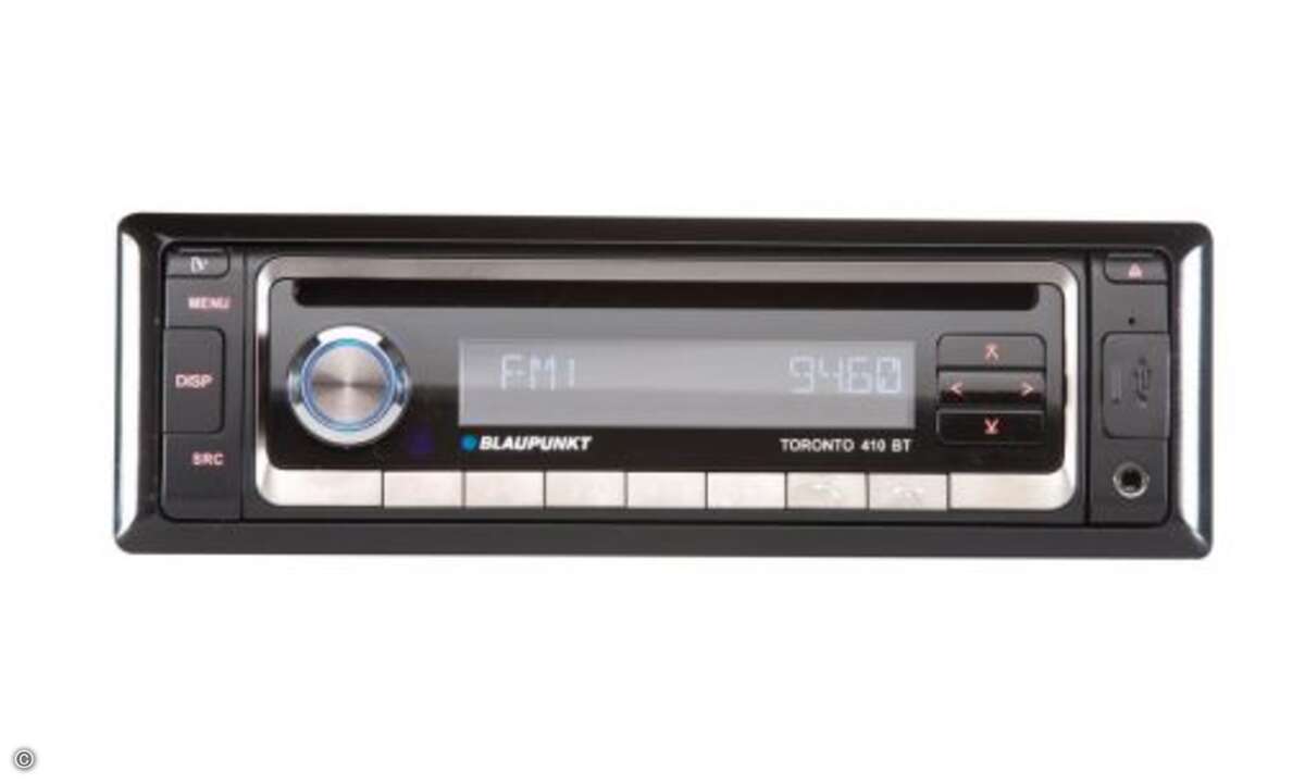 Etwa mit dem taufrischen CD-Radio Toronto 410 BT, das mit seinem Preis von 170 Euro bereits im oberen Segment angesiedelt ist – ab 200 Euro gibt’s ja schon nicht mehr viel auf dem Markt. Gelungen ist das schnörkellose Design, denn so lässt sich das 4