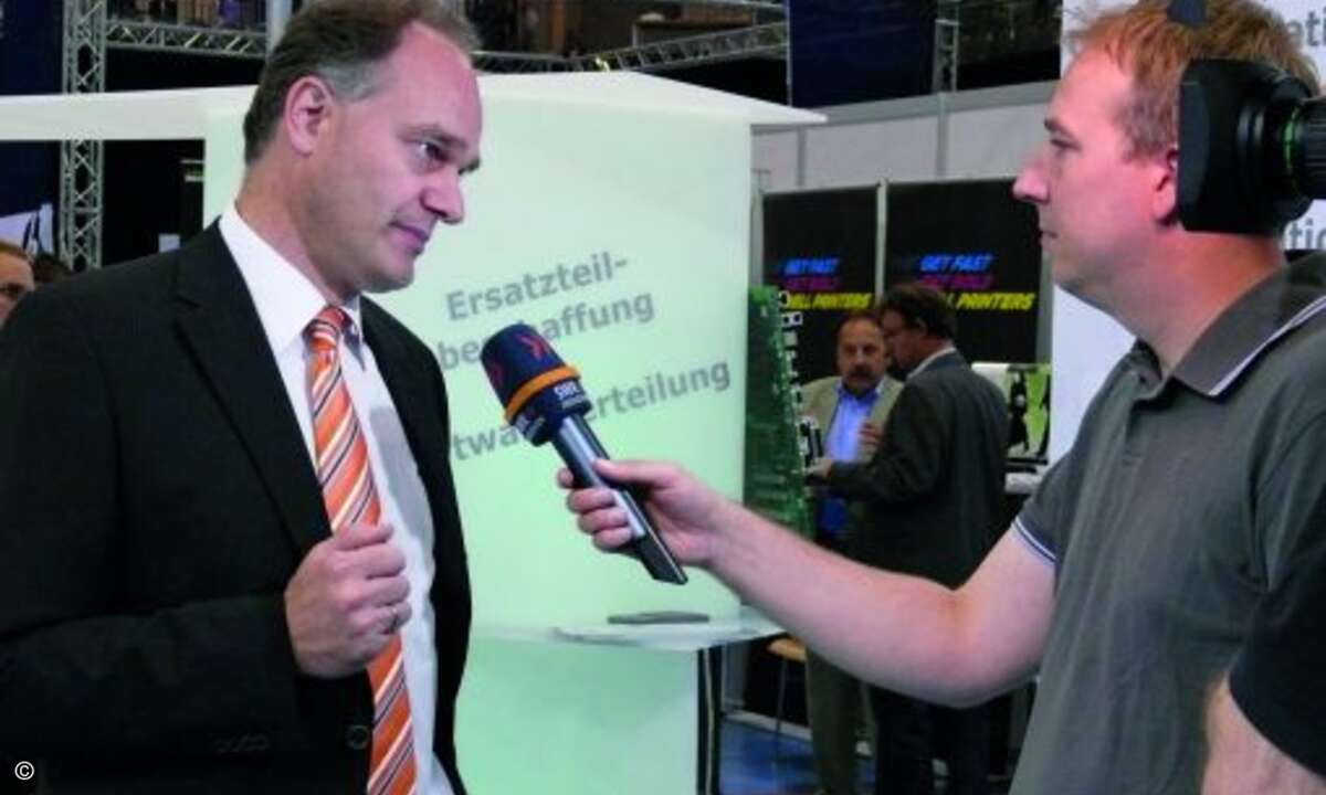 IT-Haus-Geschäftsführer Thomas Simon wird vom SWR interviewt