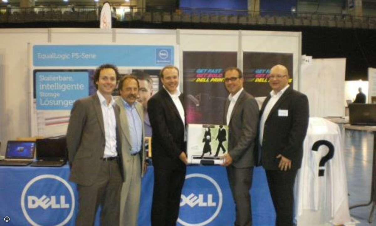 IT-Haus distribuiert die Dell-Drucker in Deutschland: Daniel Maley von Dell, Ferenc Szantai von Dell, Ingo Burggraf von IT-Haus, Andreas Karl von Dell und Andre Westphal von Dell