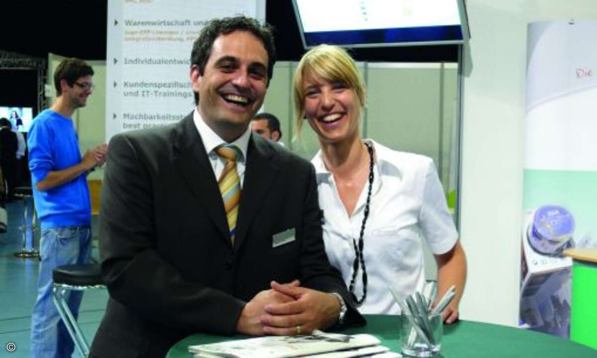 Manuel Thies, Teamleiter Einkauf von IT-Haus und Christina Bures, Marketing IT-Haus